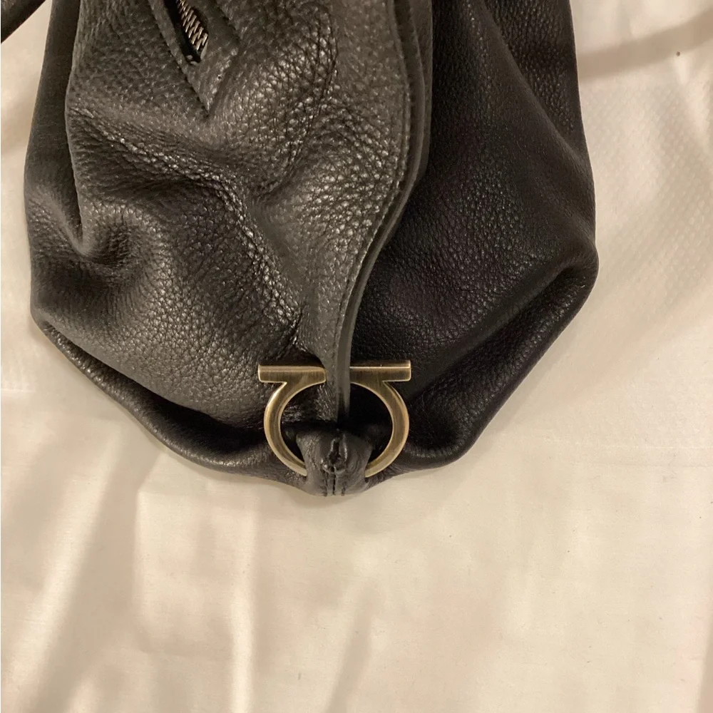 SALVATORE FERRAGAMO
Leather Shoulder Bag - Picture 9 of 16